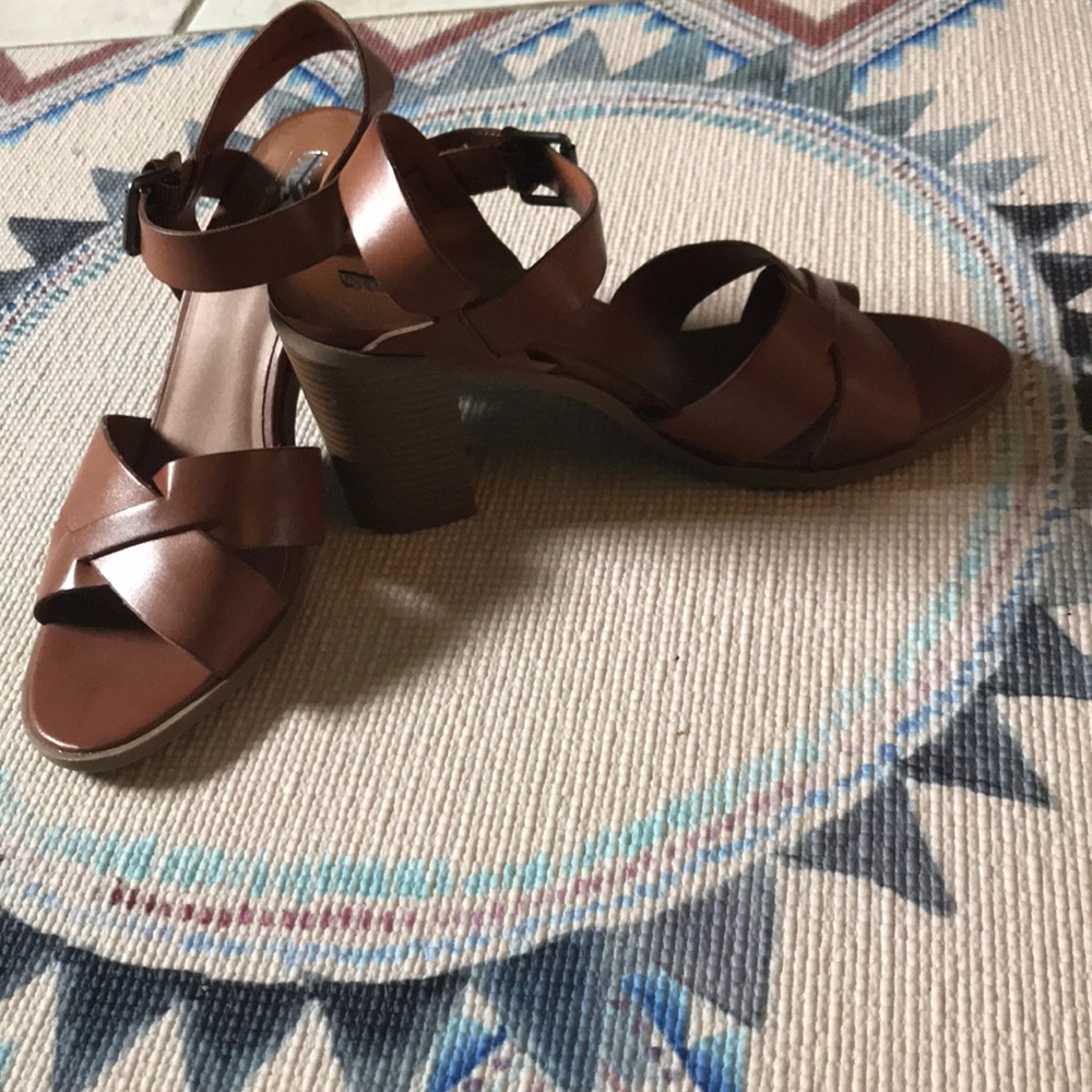 Mossimo brown chunky heel sandal